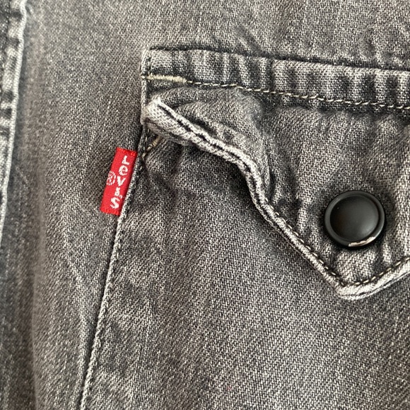 Vintage Levi’s Jacket - Picture 2 of 7